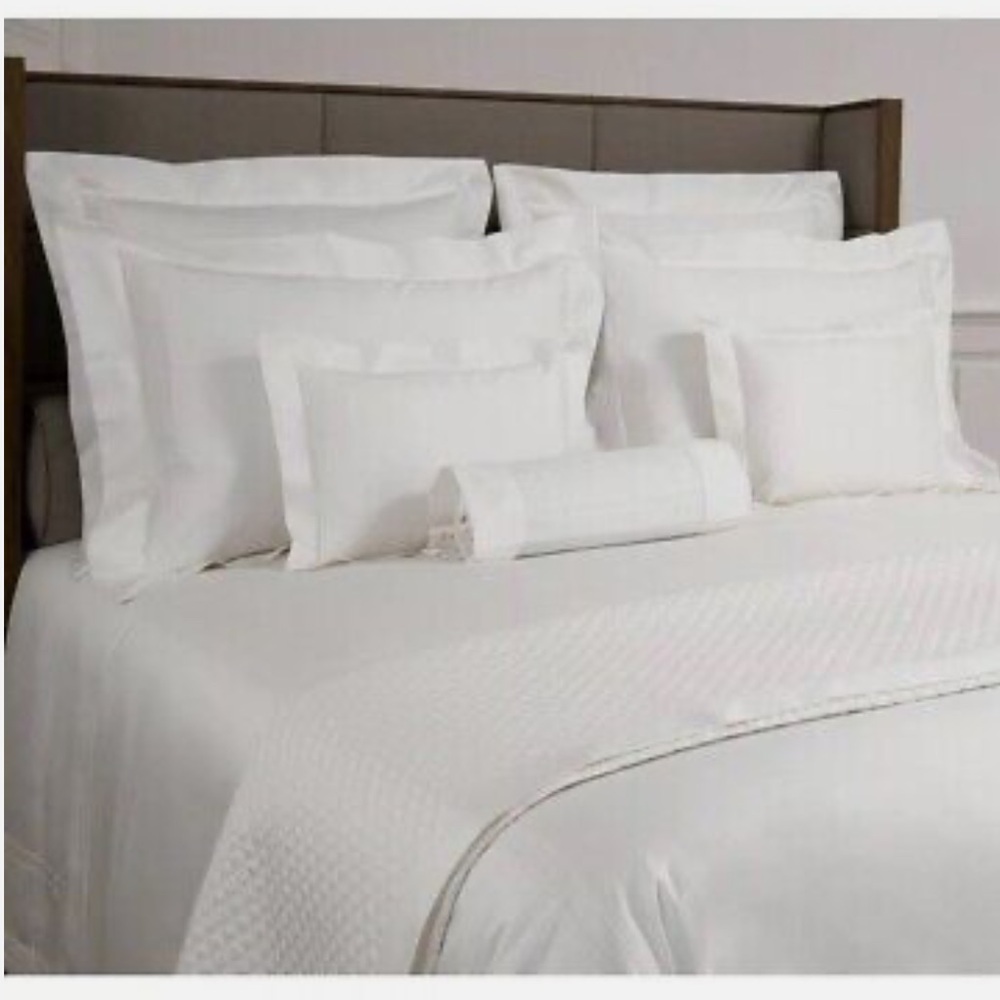 Yves Delorme Queen size Parure set